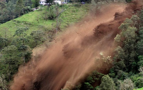 Kolombiyada toprak kayması