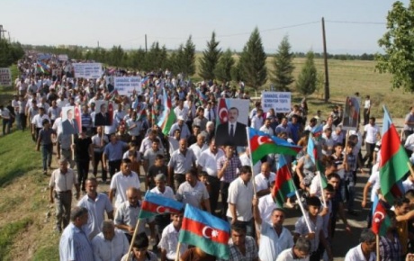 Azerbaycanda 10 binler Ağdam için yürüdü