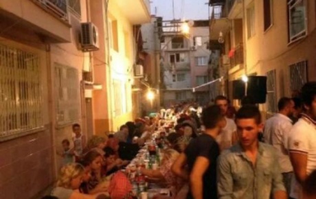 İzmirde 750 kişilik kardeşlik iftarı