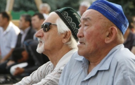 Kazakistanda halk camilere sığmadı
