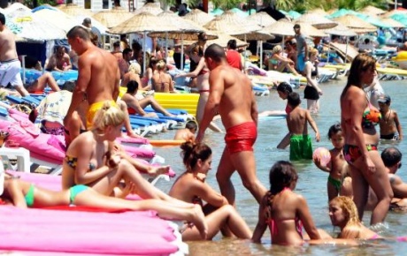 Antalyada açık alanlarda alkollü içki içmek yasaklandı
