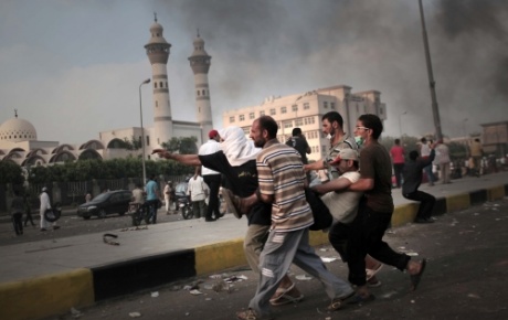 Mısırda iki farklı grup Tahrirde çatıştı
