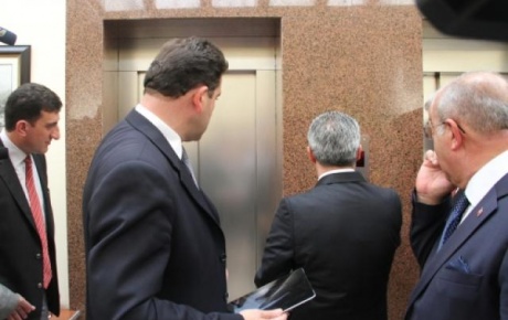 Bursanın yeni valisine asansör sürprizi