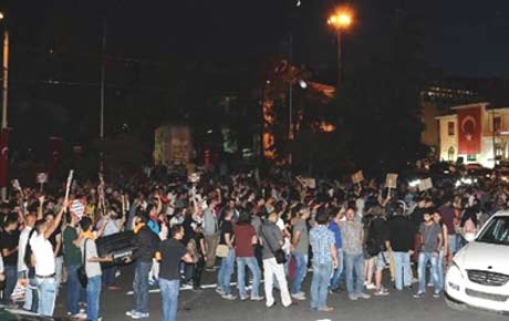 Bursada Ahmet Atakan protestosu