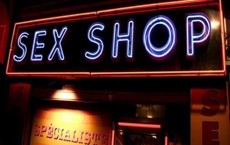 Evlilik kurtaran sex shop