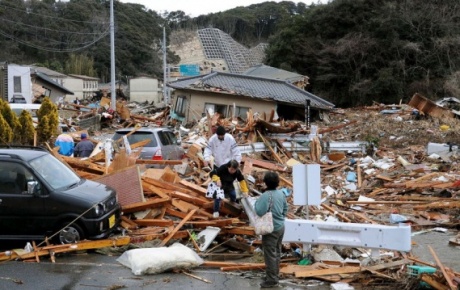 Japonya enkazı temizledi