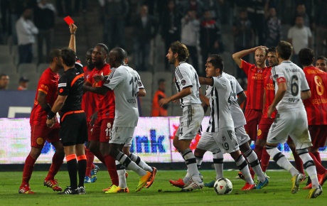 Galatasaray cephesi Meloyu savundu!