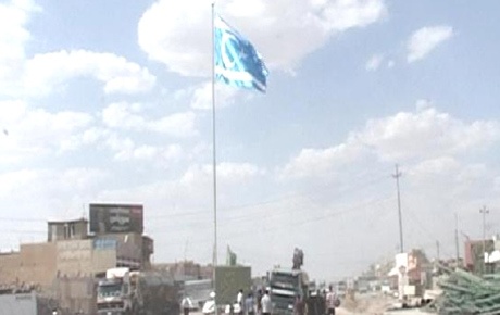 Türkmen şehitleri için dev bayrak