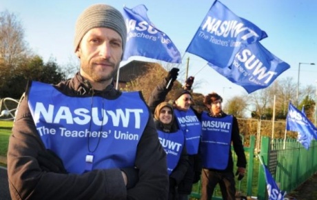 İngilterede öğretmenler grevde
