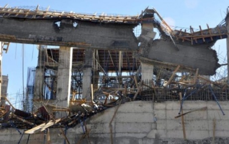 Muşta inşaat göçtü: 5 yaralı