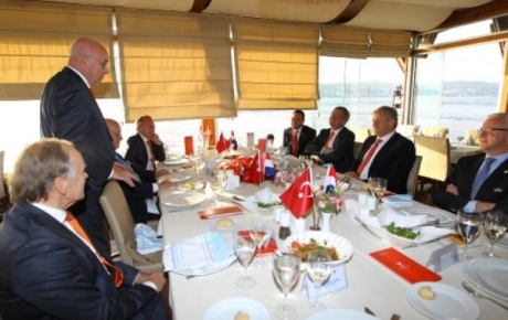 Türkiye-Hollanda resmi maç yemeği düzenlendi