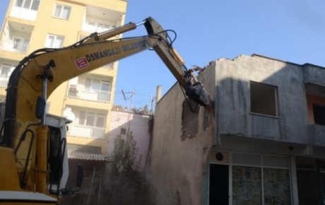 Osmangazi Belediyesi iki kaçak binayı yıktı