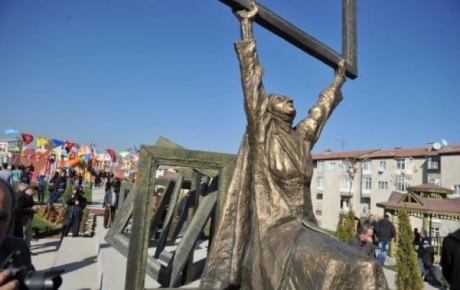 Berfo Ana Parkı ve heykeli açıldı