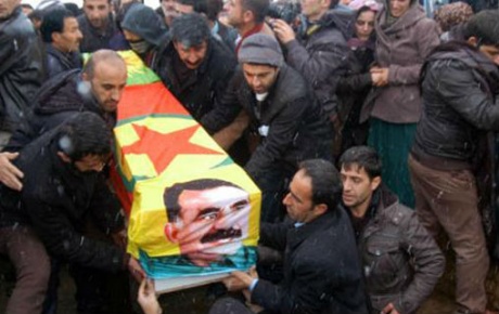 Öcalanlı PKK bayraklı tabut!