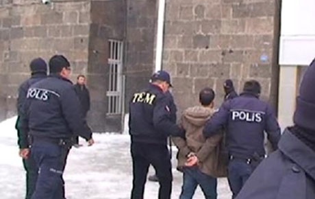 Polise taş atan 11 kişi tutuklandı