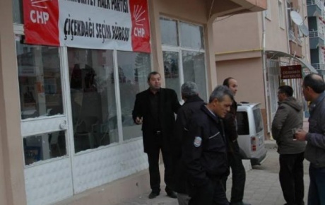 CHPnin ilçe seçim bürosu tahrip edildi
