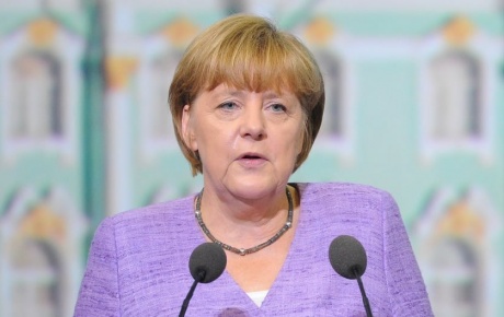 Merkel ve tüm kabine üyelerine suç duyurusu