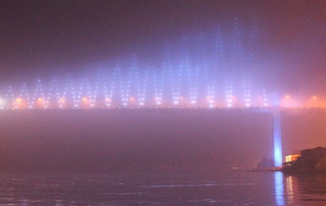 İstanbul Boğazı, sis sebebiyle trafiğe kapatıldı