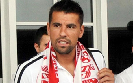 Antalyaspor Milan Barosla yolunu ayırdı
