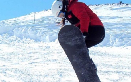Snowboardun milli kraliçesi madalyaya doymuyor
