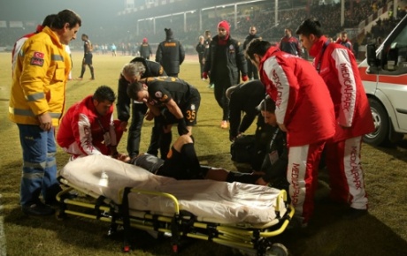 Galatasaraylı oyuncu Aydının ayağını kırdı!