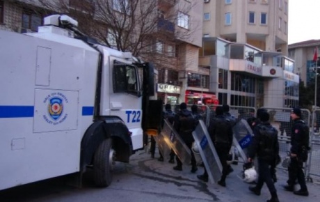 MHP bürosuna saldıran şüphelilere  yoğun güvenlik önlemi