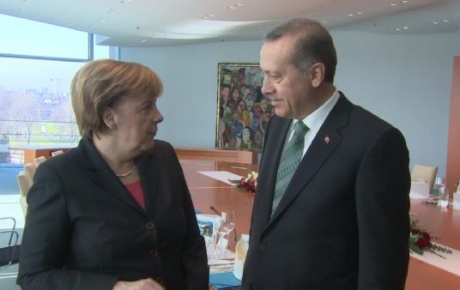 Merkel, Erdoğanın çekiciliğine karşı şerbetli