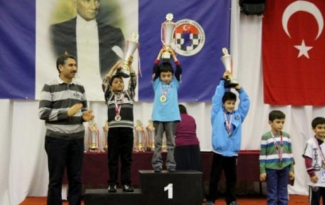 Bursa Büyükşehir Belediyespor Kulübü satrançta lider