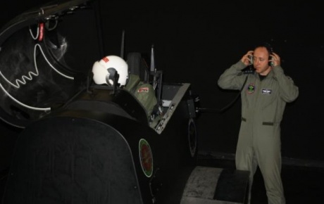 Pilot eğitim simülatör merkezi Çiğlide hizmete girdi