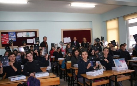 Mudanyada öğrencilere tablet dağıtıldı