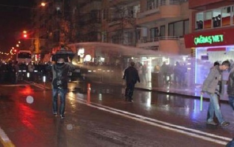 Yolsuzluk protestosuna TOMA ve biber gazı