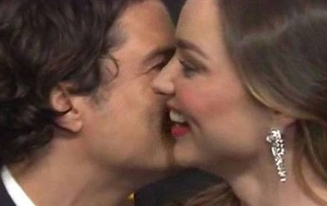 Miranda Kerre sürpriz öpücük
