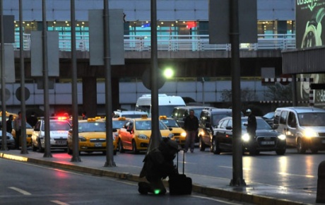Atatürk Havalimanı 20 dakika uçuş trafiğine kapatıldı