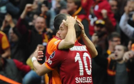 Sneijder siftah yaptı!