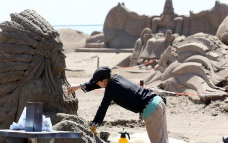 Kum heykeller canlanıyor
