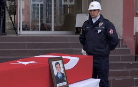 Kalp krizinden ölen polis için sessiz tören