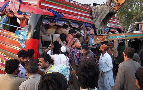 Pakistanda katliam gibi kaza