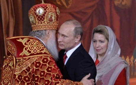 Rusya Paskalyayı kutluyor, Putin ve Medvedev ayinde