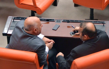 AK Parti ve CHPli vekillerin samimi sohbeti