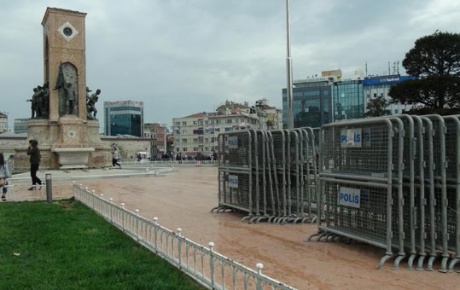 Taksim Cumhuriyet Anıtı çevresi kapatıldı