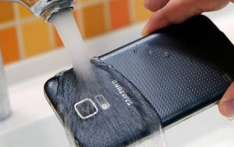 Galaxy S5 Mini suya dayanıklı olacak