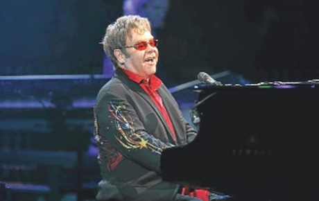 Elton John geliyor