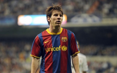 Messi Barcelonayı ipten aldı