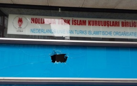 Hollandada, Türk kuruluşunun binası taşlandı