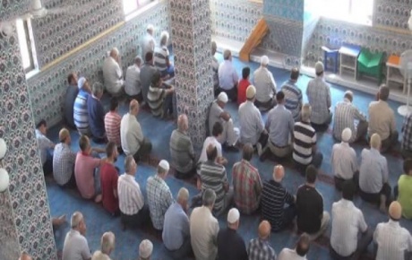 Ramazanın son cumasında camiler yine dolup taştı