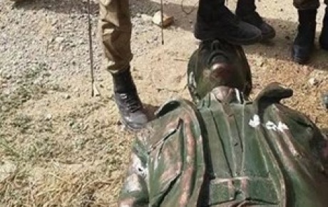 PKKlının heykeline basan askere soruşturma