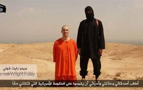 James Foleynin kafasını kesen kişi İngiliz mi?