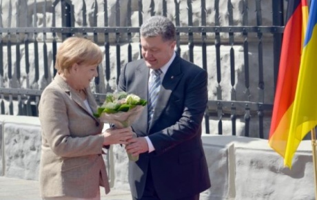 Merkel ve Poroşenko Ukrayna krizini görüştü