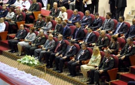 Erdoğan ve Davutoğlunun ilk resmi töreni