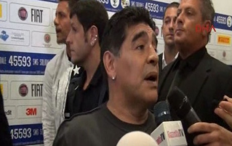 Papanın barış maçında Maradona şov